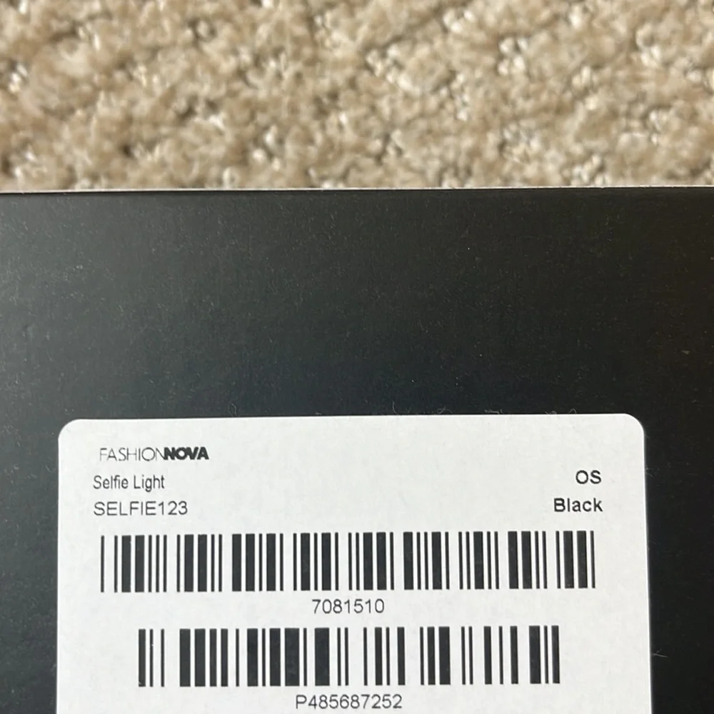 Fashion Nova Selfie Light - UNOPENED